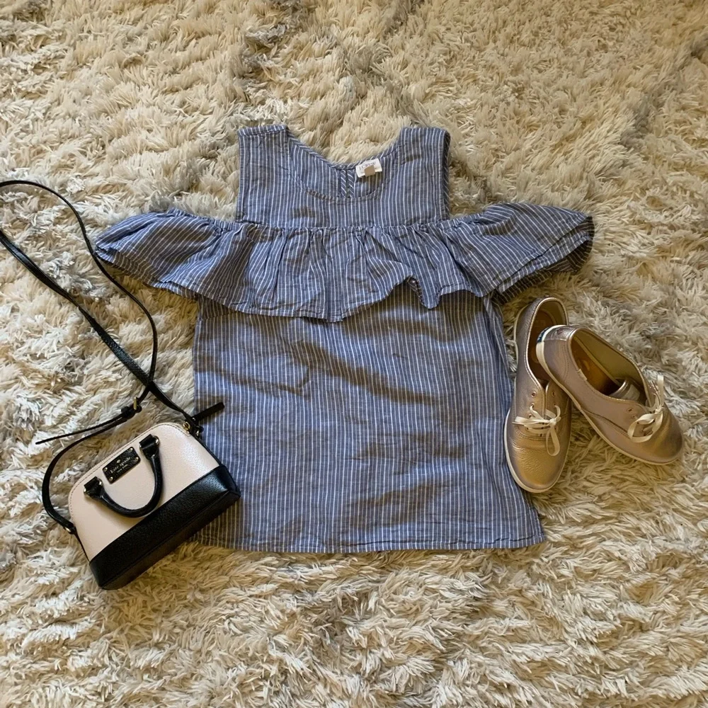 5 for $25 cold shoulder top - Picture 2 of 7